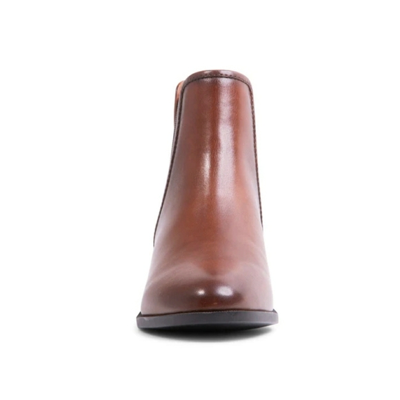 Timeless Chic Steve Madden Cognac Leather Chelsea Boots - Picture 5 of 7